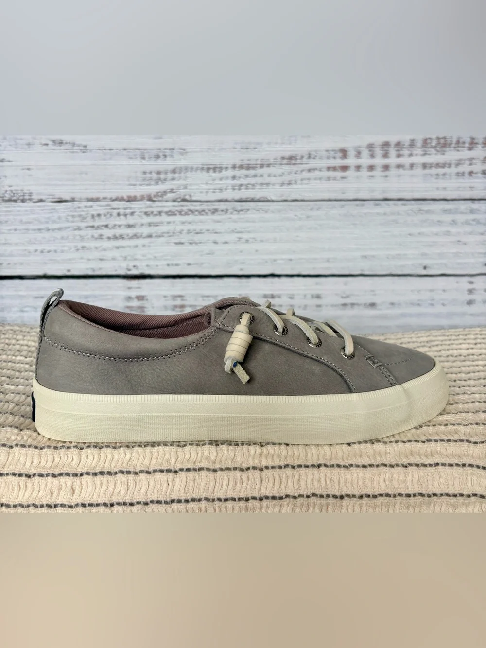 Sperry crest vibe